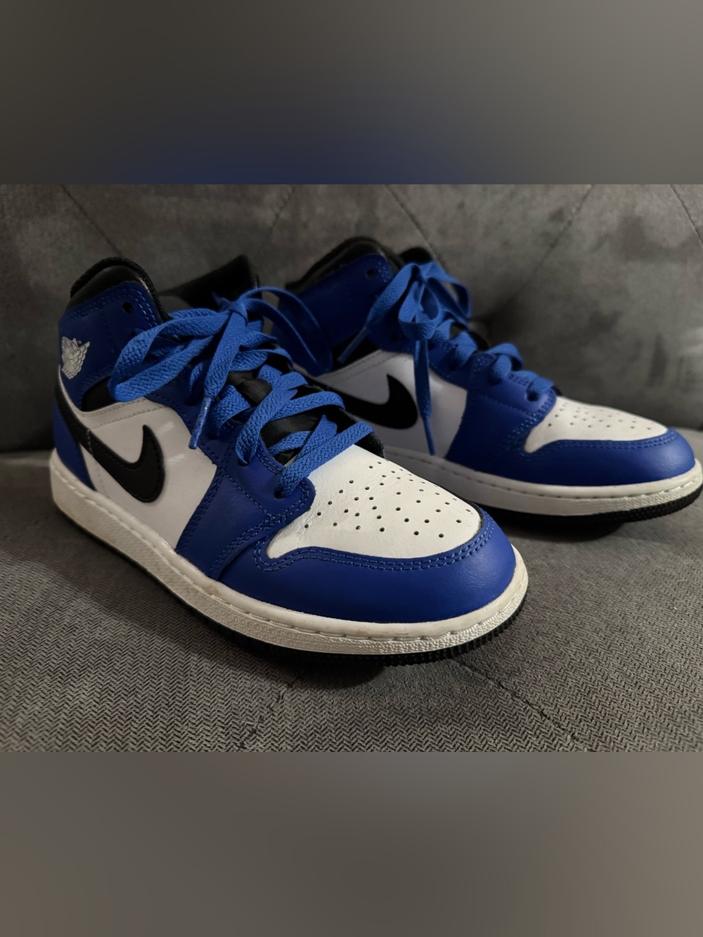Nike Air Jordan 1 Mid GS Kids Royal Blue, White & Black 4Y - Barely worn